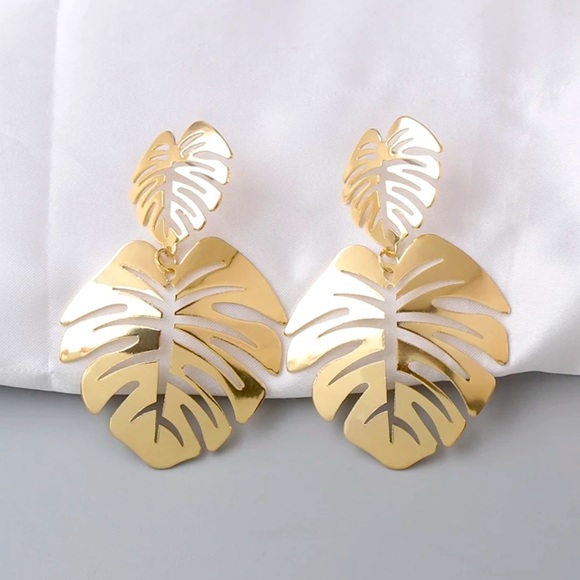 “Lila” Palm Tree Leaf Cut Out Botanical Summer Festival Party Gold Cute Earrings - Picture 5 of 7